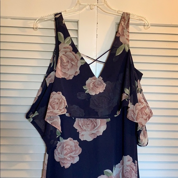 Lulu’s Gorgeous dress - So Pretty! Long dress, excellent condition! - Picture 4 of 16